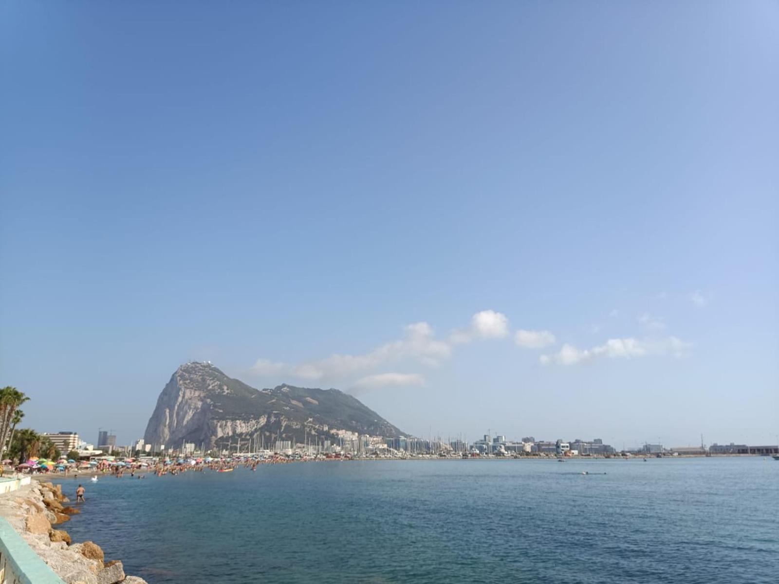 Vistas A 3 Paises Y 2 Continentes 1º Linea De Playa A 5 Minutos De Gibraltar Διαμέρισμα La Línea de la Concepción Εξωτερικό φωτογραφία